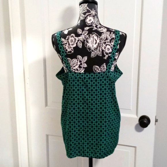 💚Banana Republic💚 - Green/Navy Geometric Pattern Sleeveless Top - Picture 2 of 9